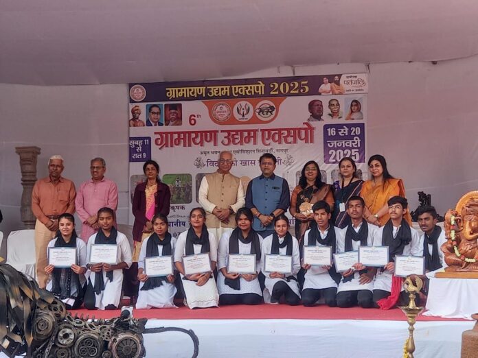 ग्रामायण उद्यम एक्स्पोत पथनाट्य आणि पर्यावरणपूरक विज्ञान मॉडेल ग्रामायण उद्यम एक्स्पोत पथनाट्य आणि पर्यावरणपूरक विज्ञान मॉडेल
