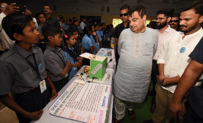Gadkari advises students to do this experiment to solve problems Gadkari advises students to do this experiment to solve problems