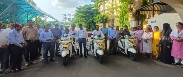 2447eb79-462f-4f81-90d4-f42eba2de4b7 दिव्यांग कर्मचाऱ्यांच्या जीवनात 'महावितरण'ची नवी उमेद! तीन चाकी वाहनांमुळे गतिमान होणार कार्यप्रवाह