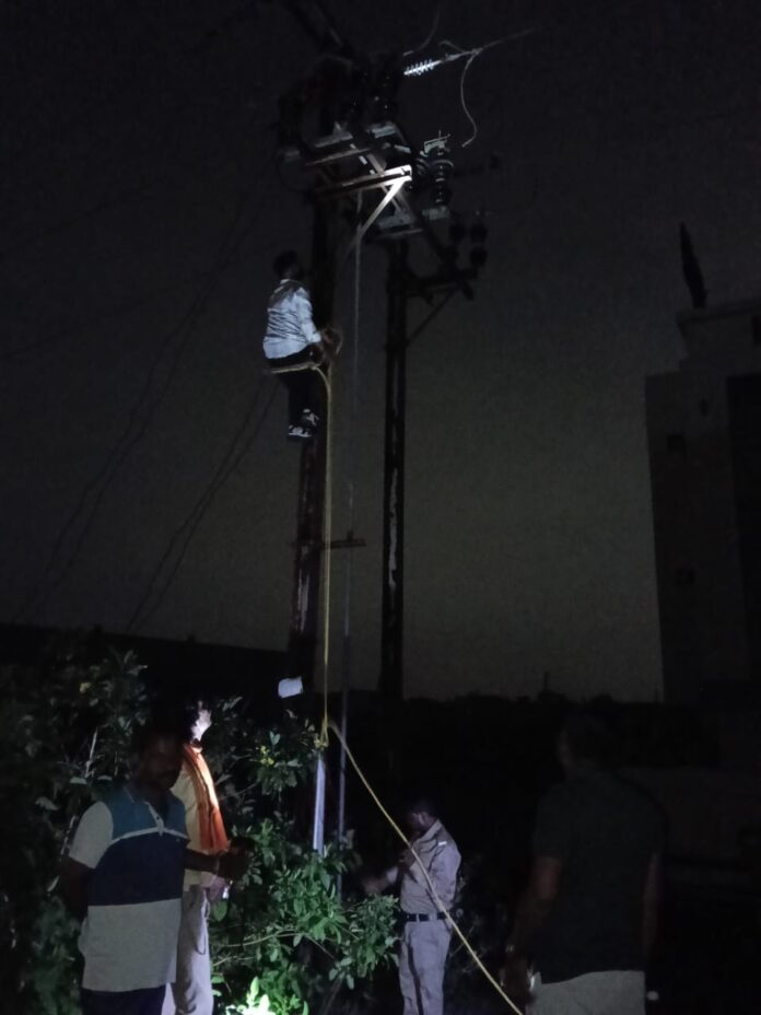 6c438b3d-153a-4231-baec-6e46d6f1ca6b अवकाळी पावसाचा महावितरणला 9 कोटींचा फटका