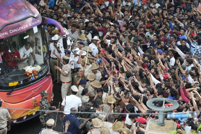 RCB-fan-bus