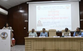 The language of the country is self respect and respect Hindi - Prof. Kumud Sharma