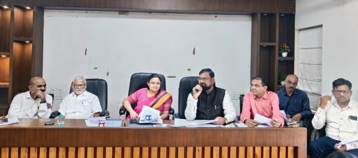 8ff4c2cf-73c4-4ed4-ac0d-6d054011e819 Discussion meeting regarding pending issues of Ashram School teachers and staff
