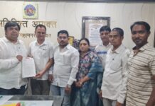 3.56 कोटींच्या दुभाजकाचे काम रद्द करून रस्त्याचे काम करा…. पप्पू देशमुख