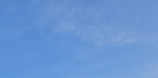 फुटाळा तलावावर पॅरामोटरींगच्या थरारक उड्डाणांनी नागपूरकरांना केले मंत्रमुग्ध