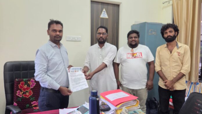 शहरातील रस्त्यांचे सिमेंटिकरण करा वीर अशोक सम्राट संघटनेचे मुख्याधिकारी यांना निवेदन